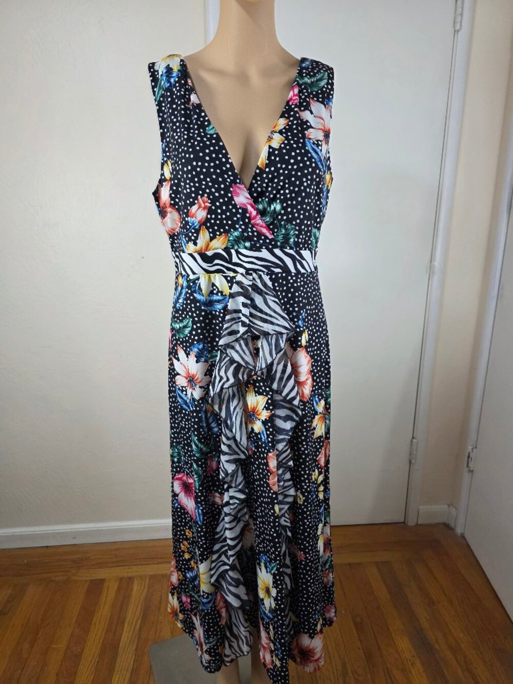 New With Tags Women floral Maxi Dress
